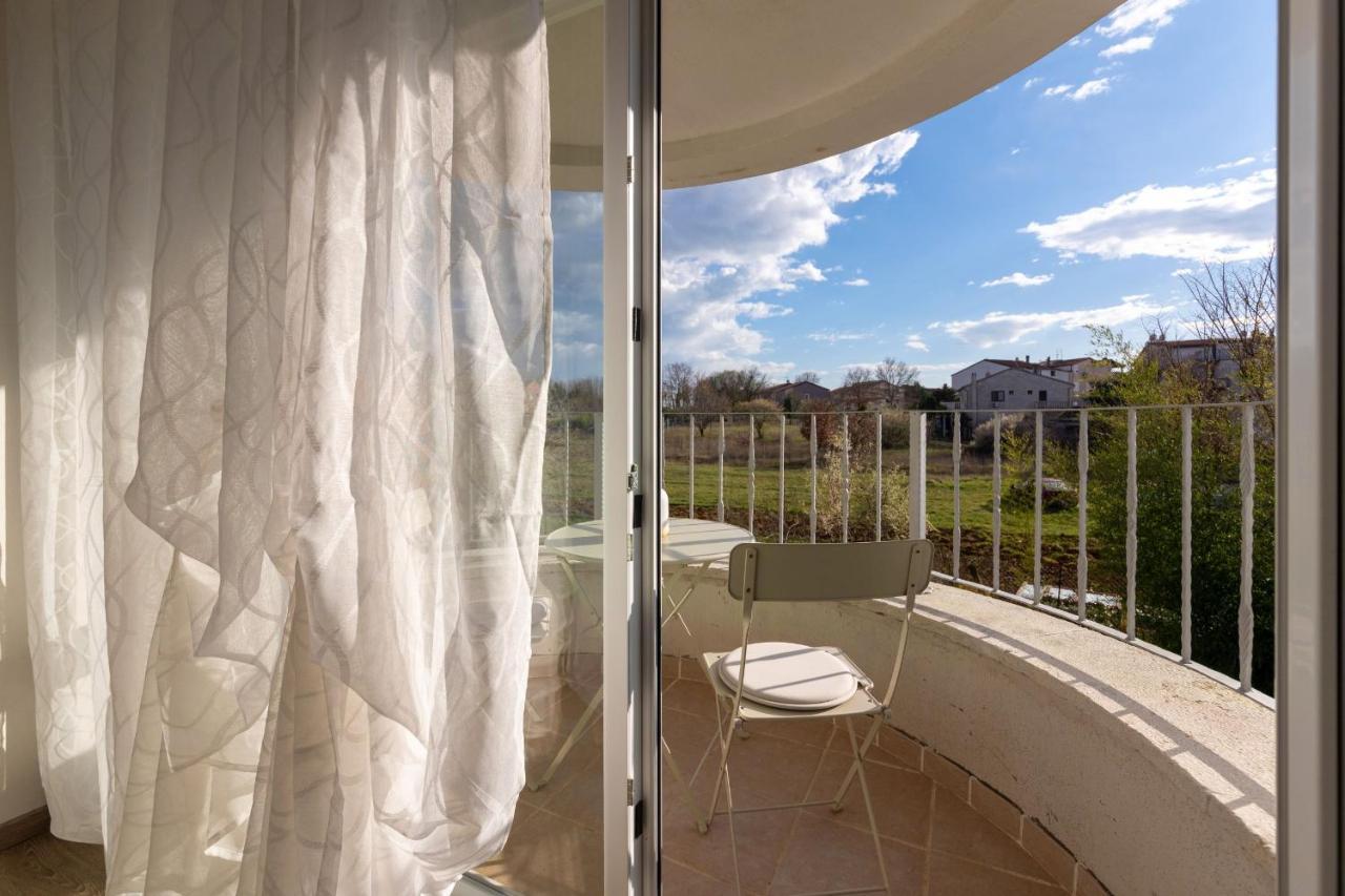 Rooms Karolina Funtana Exterior photo