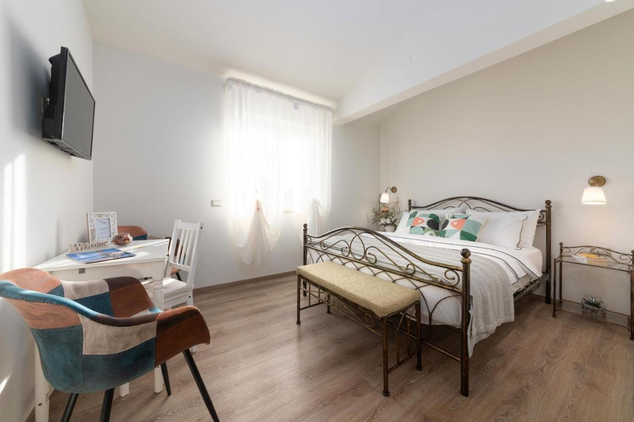 Rooms Karolina Funtana Exterior photo