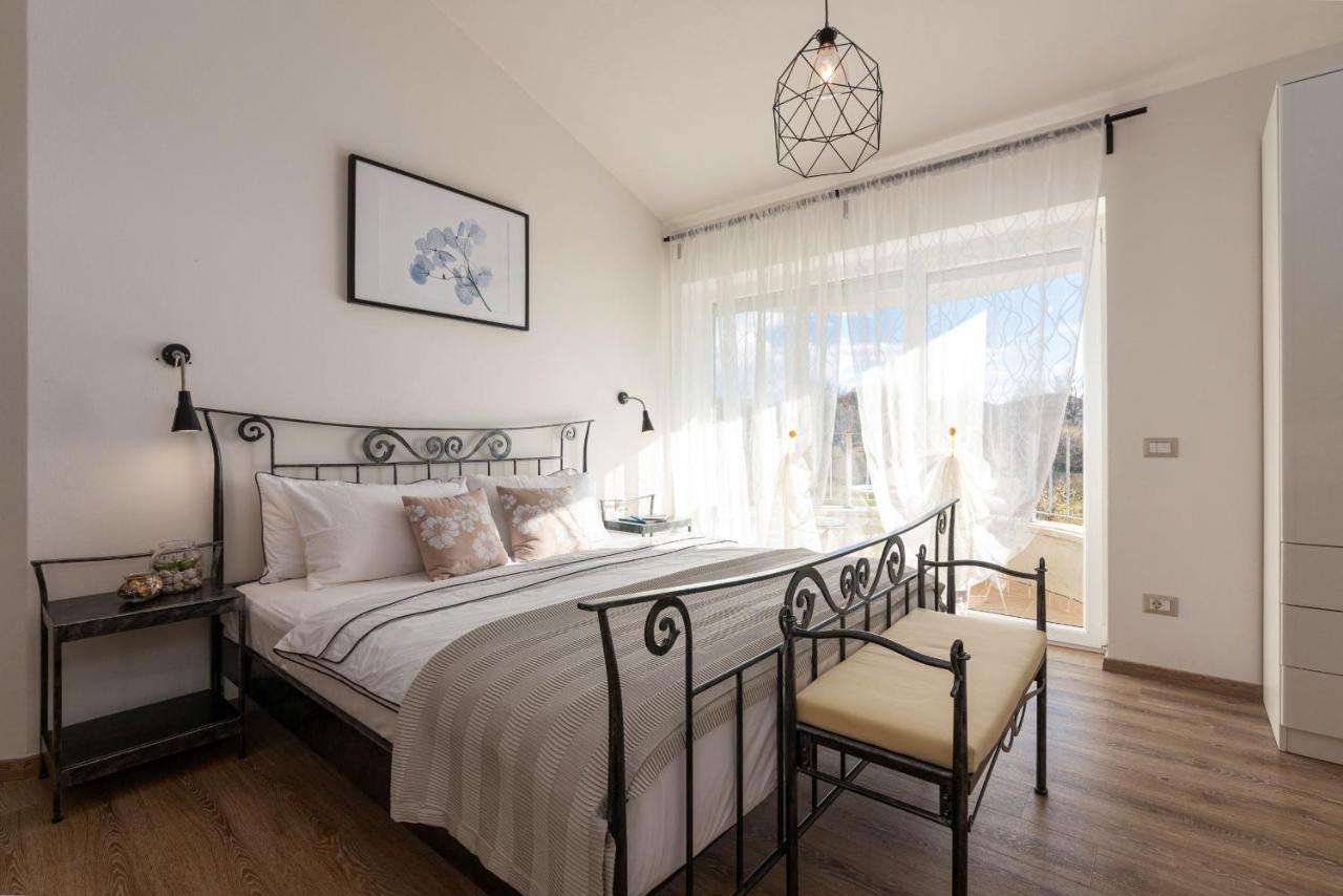 Rooms Karolina Funtana Exterior photo